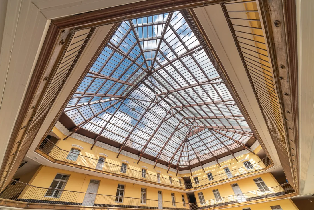 Verrière triangulaire, jeu de lignes