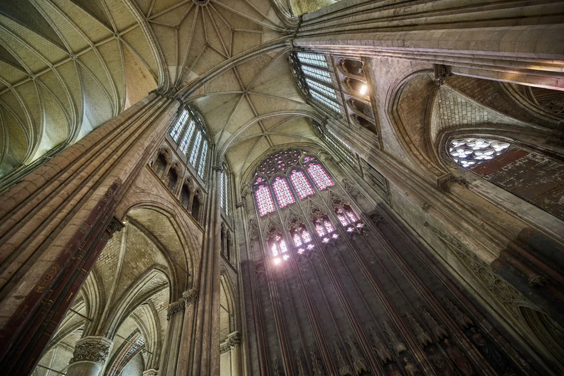 Voûte gothique, perspective vertigineuse