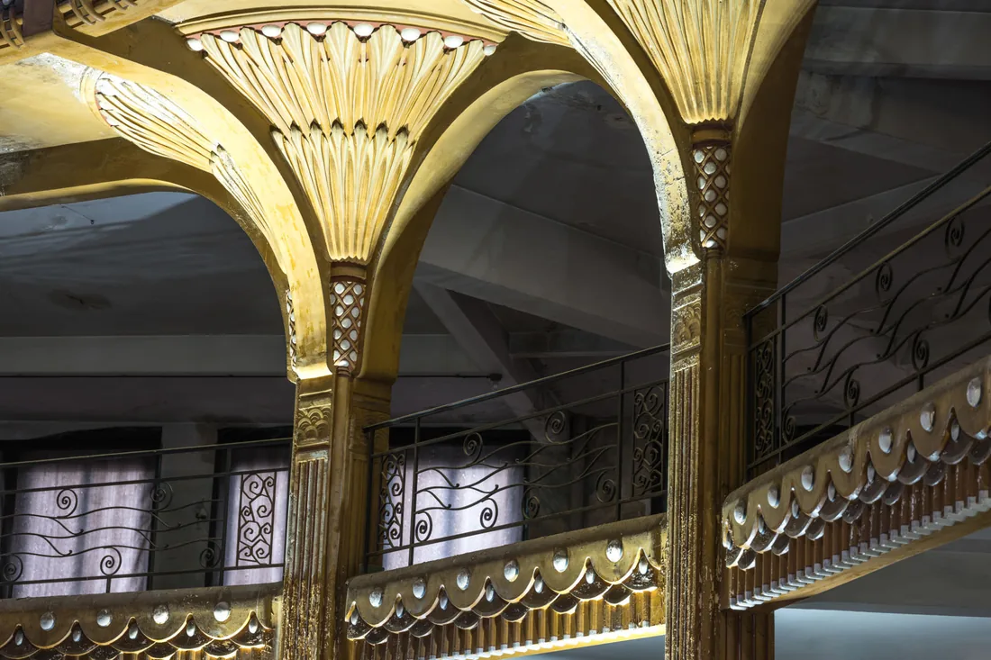 Escalier doré, ornementation Belle Époque