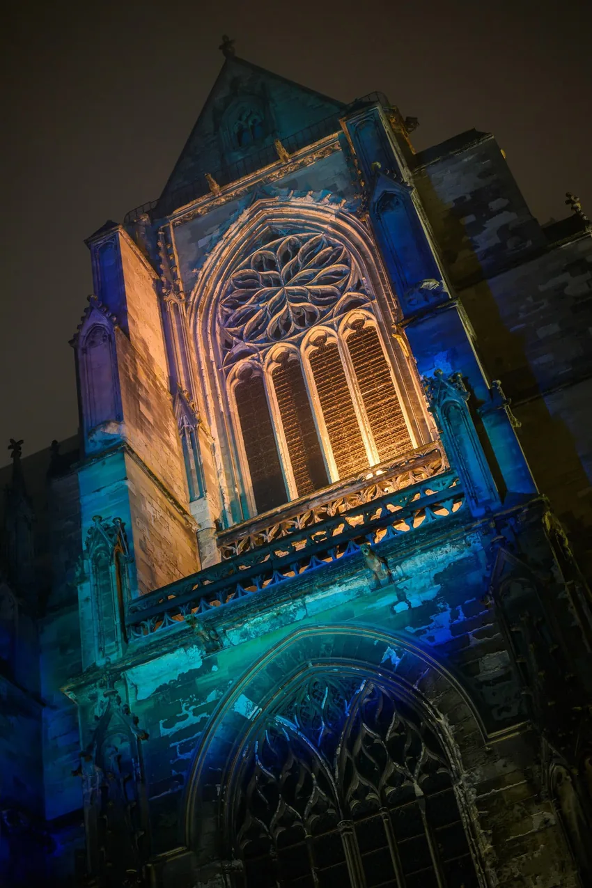 Rosace de la collégiale, ambiance nocturne