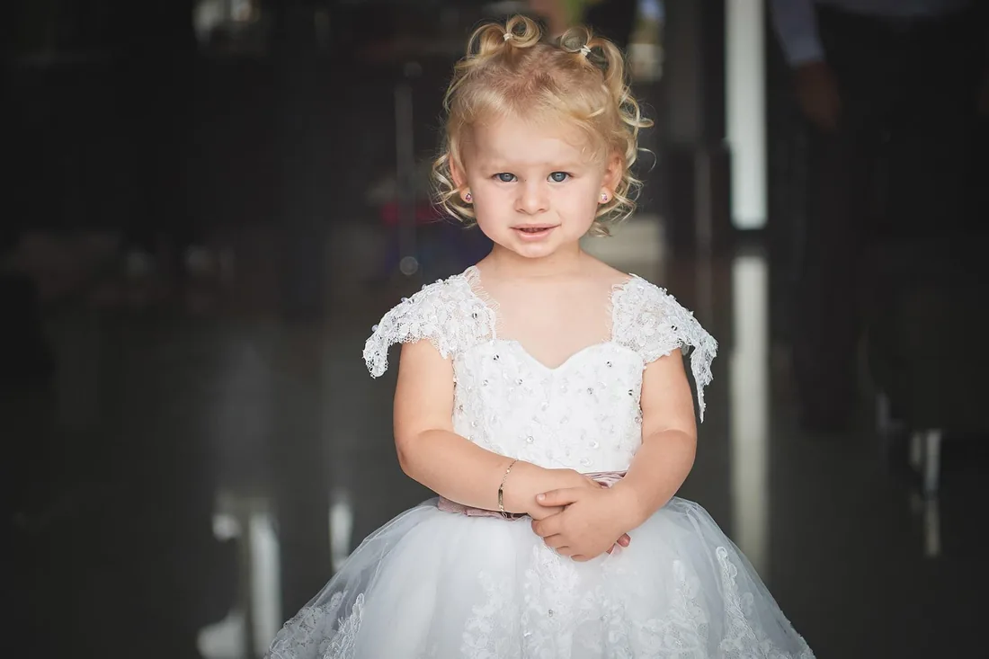 Portrait d'une petite demoiselle d'honneur