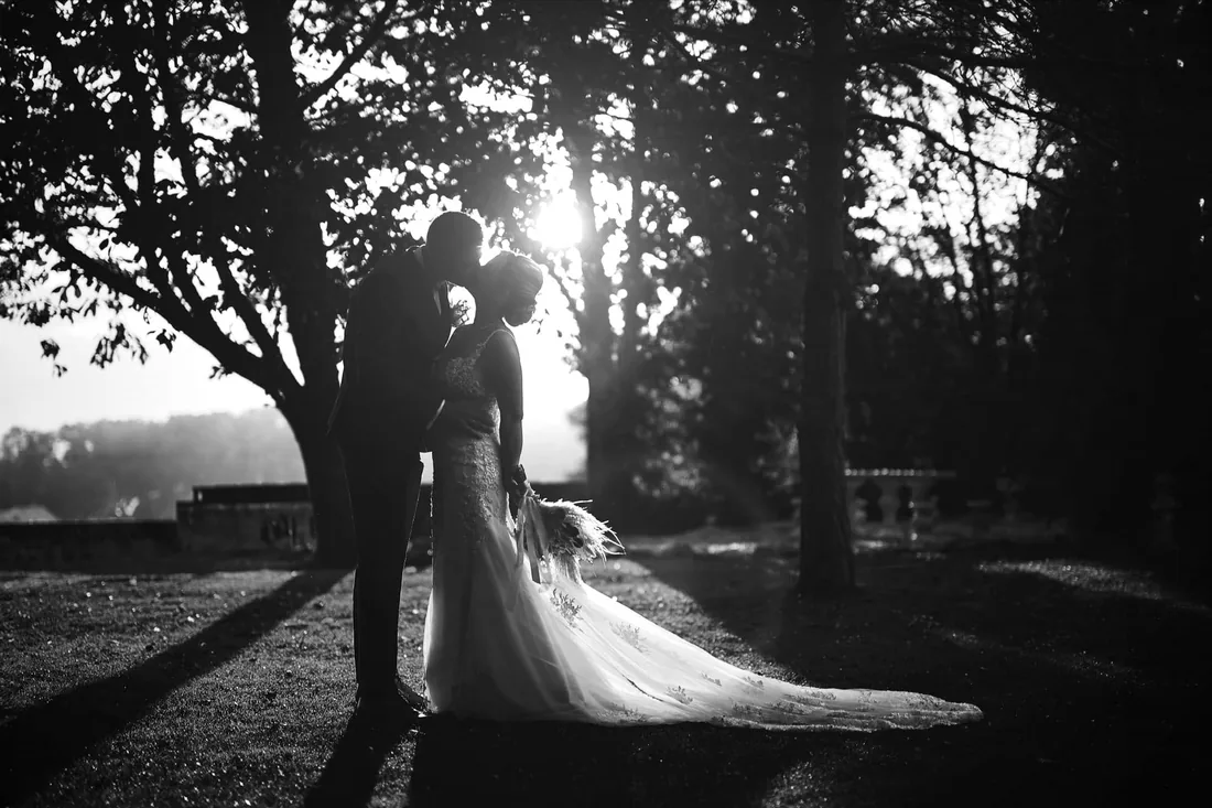 Baiser sous les arbres, longue traîne