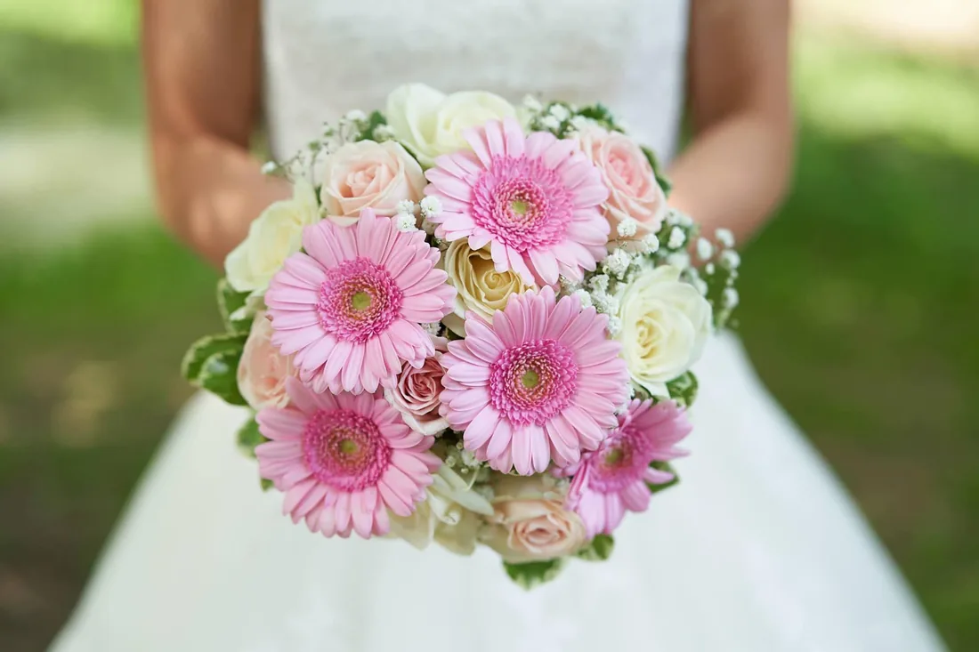 Gros plan sur le bouquet de la Mariée