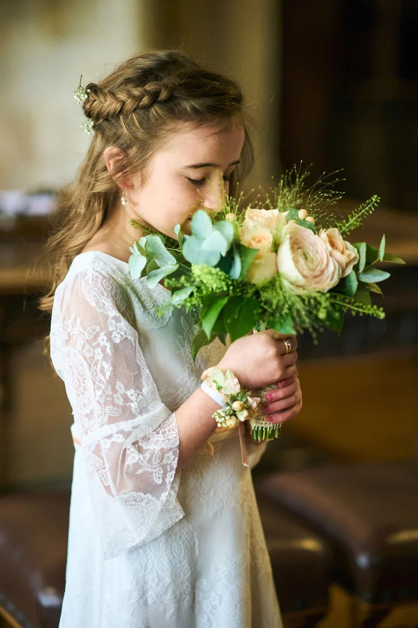 Le bouquet entre des petites mains