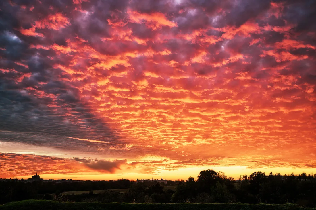 Ciel embrasé au crépuscule