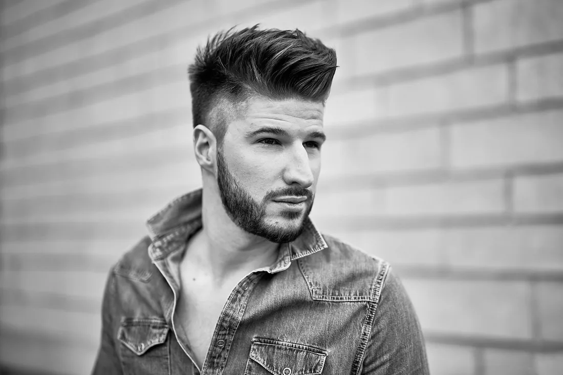 Portrait masculin en noir et blanc