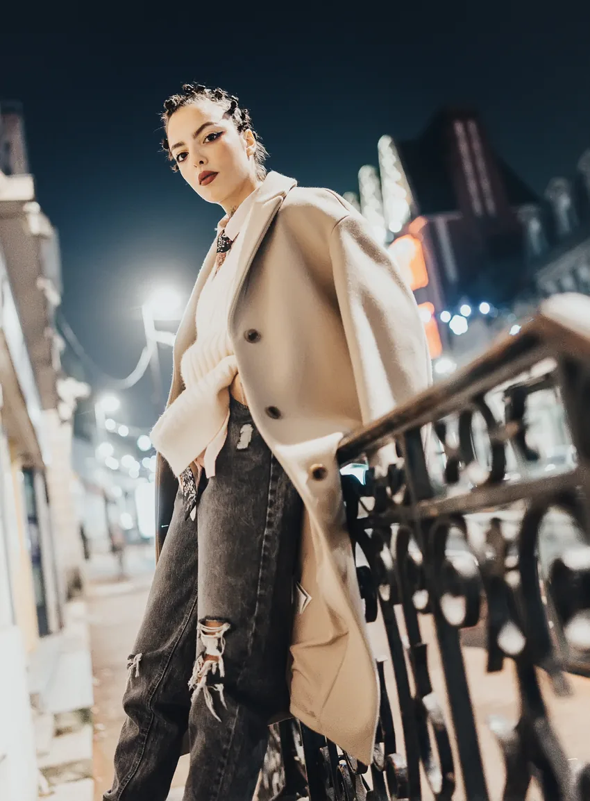 Portrait mode urbain, ambiance nocturne