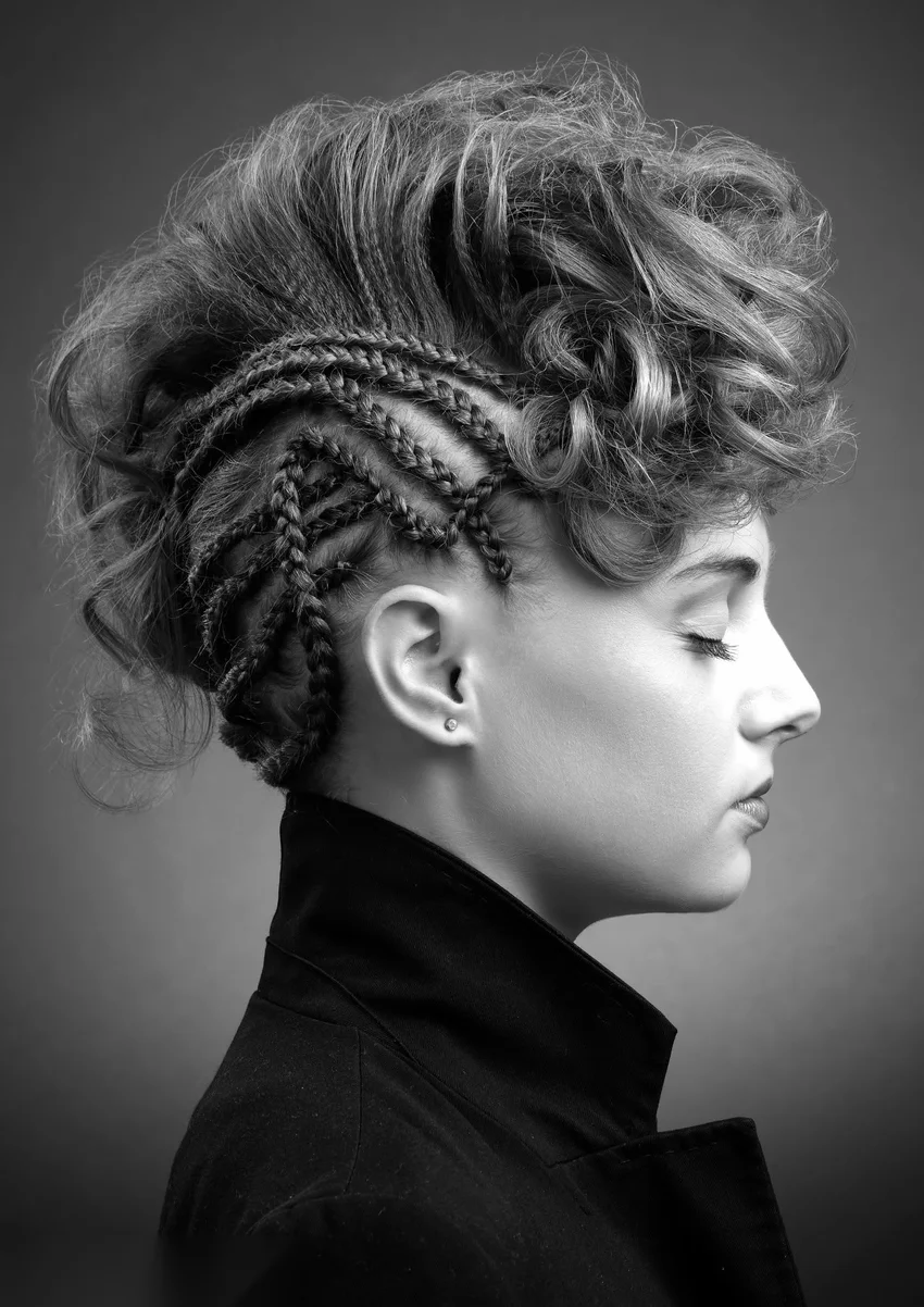 Portrait N&B, tresses artistiques